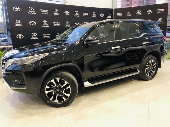 TOYOTA HILUX SW4 2.8 D-4D TURBO DIESEL SRX 7L 4X4 AUTOMÁTICO